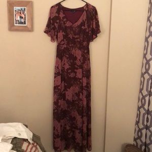 Maxi burgundy floral dress